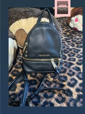 🖤🖤🖤Michael Kors Black Pebbled Leather Mini Backpack with Gold Hardware